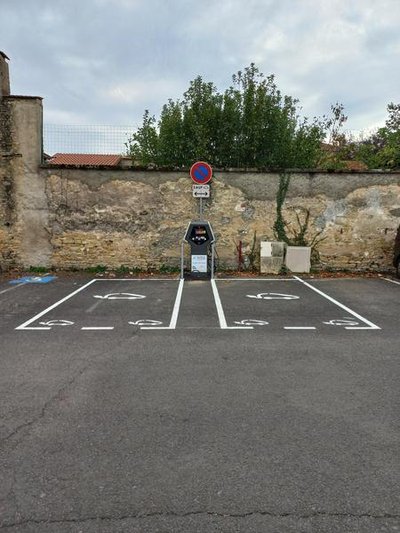 Borne de recharge véhicules électriques Aigueperse_Aigueperse
