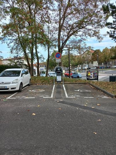 Borne de recharge véhicules électriques Riom -Jean Reynouard_Riom
