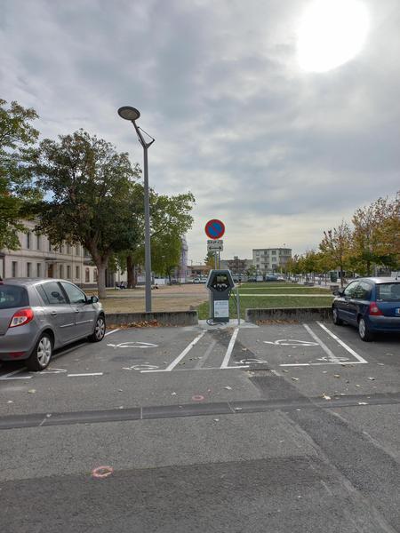 Borne de recharge véhicules électriques Riom - Alphonse Cornet_Riom