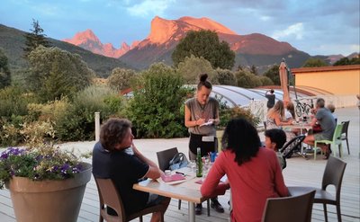 Terrasse face au Col des Aiguilles