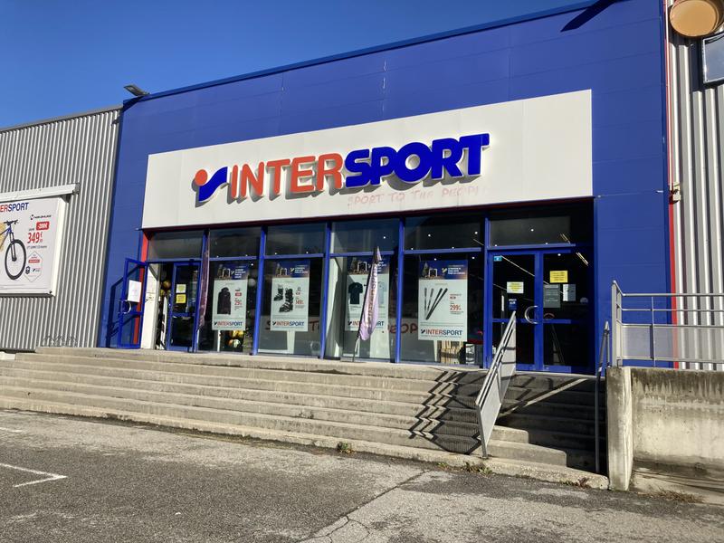 Façade magasin Intersport à Saint-Jean-de-Muarienne