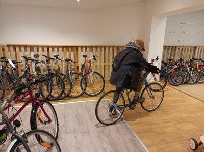 Atelier d'auto-réparation de vélo et vente de vélos d'occasions_Bonson