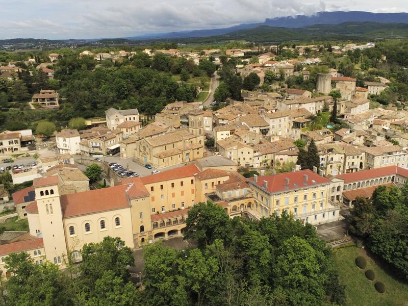 La Maison St Joseph au sein du village d'Allex