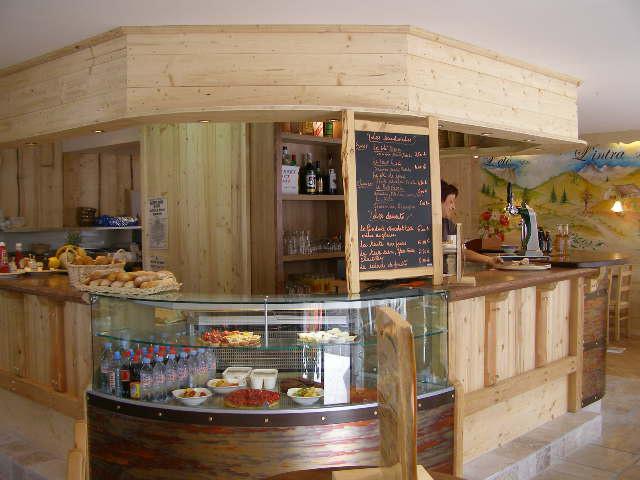 outrelans l'intérieur