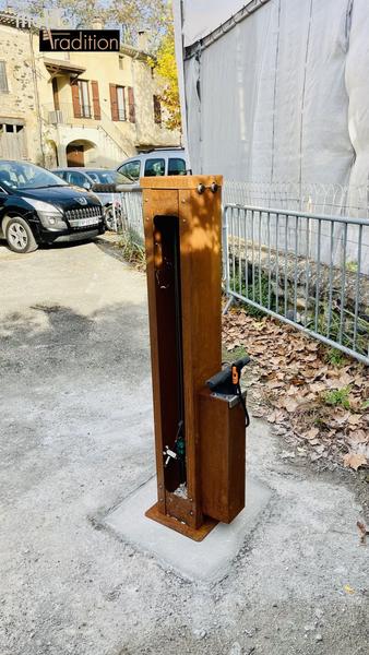 Près de l'église de Mélas