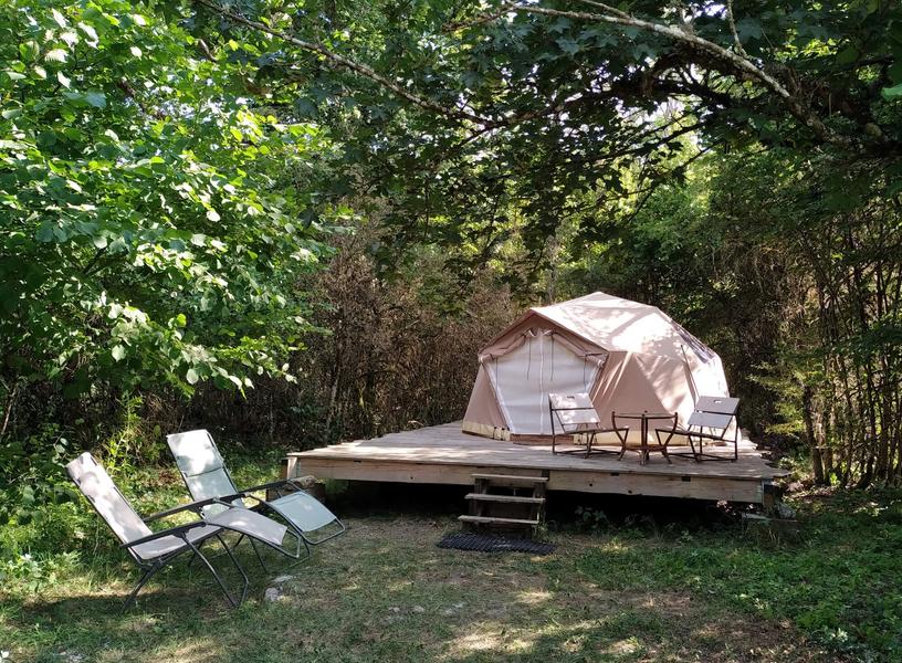 Dôme en bordure de l'Ebron au Moulin de Recours