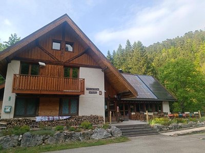 Vue de l'Auberge - refuge de Roybon à la belle saison
