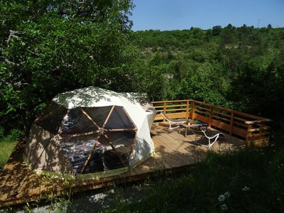 Dôme sur terrasse suspendue au Moulin de Recours