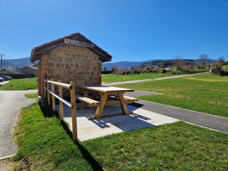 Aire de pique-nique_Saint-Priest-la-Vêtre