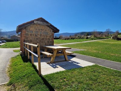 Aire de pique-nique_Saint-Priest-la-Vêtre