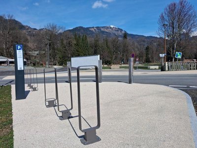 Vue sur les attaches vélos