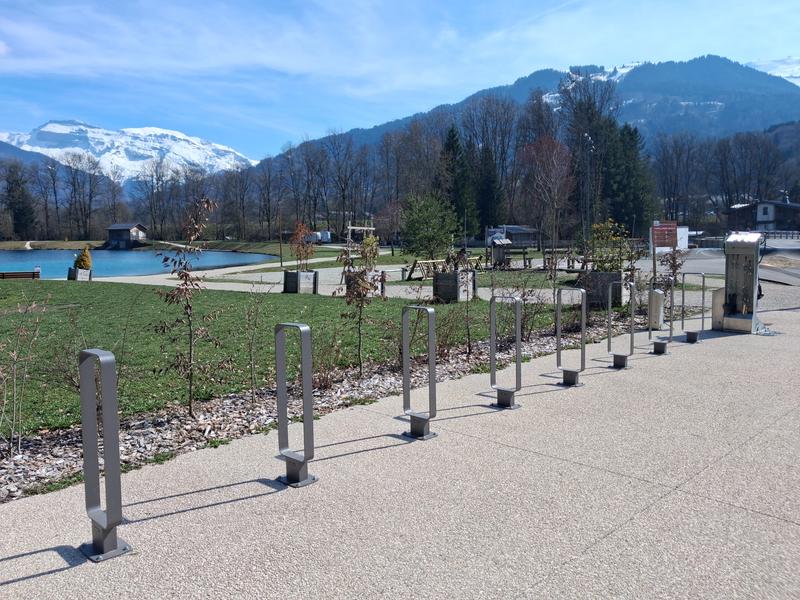 Vue sur les attaches vélos