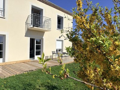 maison vue terrasse et jardin