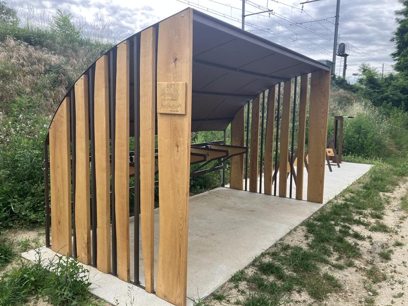 Bornes de recharge VAE et borne de réparation_Peyraud