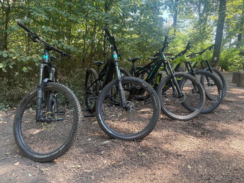 Location de VTT électrique au Parcours Aventure de la Bresse_Saint-Étienne-du-Bois