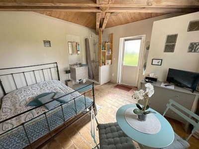 Chambre d'hôtes Maisonnette indépendante au calme avec un grand jardin_Châteauneuf-du-Rhône