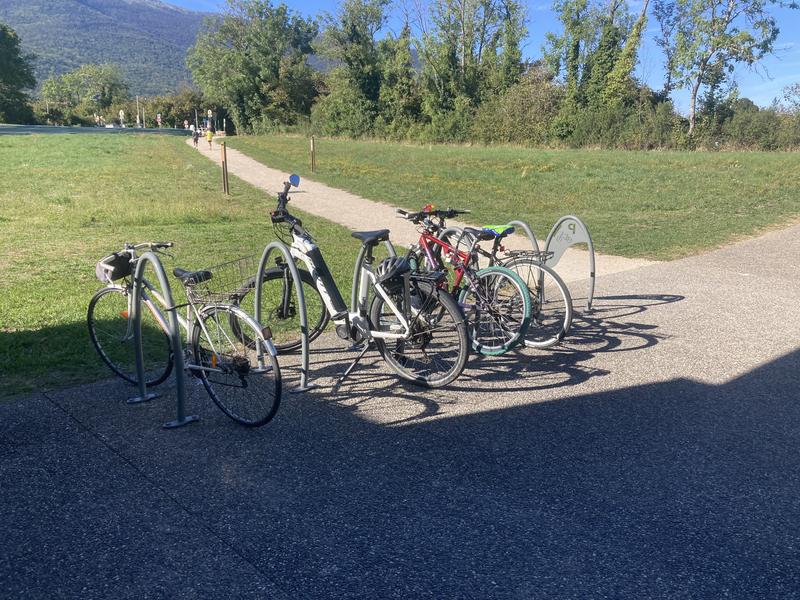5 Emplacements vélo rue des combes Thoiry
