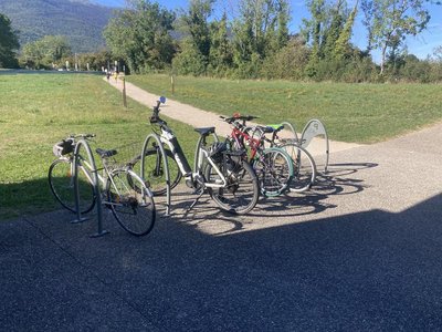 5 Emplacements vélo rue des combes Thoiry