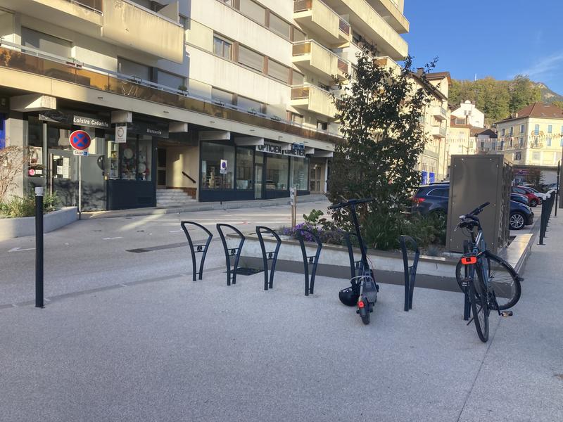 7 Emplacements Vélo Gex Place du Jura