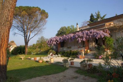 Façade maison avec jardin
