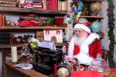 Père noël à son bureau