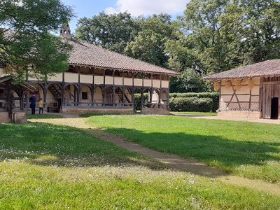 Ferme des Planons, côté cour