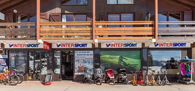 Magasin Intersport situé en bas de station