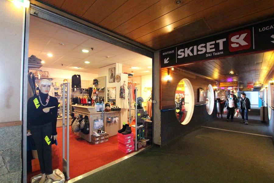 Skiset dans la galerie