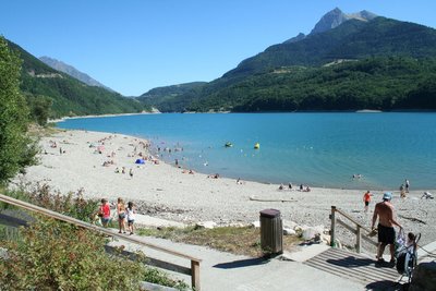 Base nautique vue depuis la descente de la plage