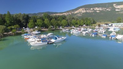 Vue aérienne du port de plaisance de la vallée Bleue