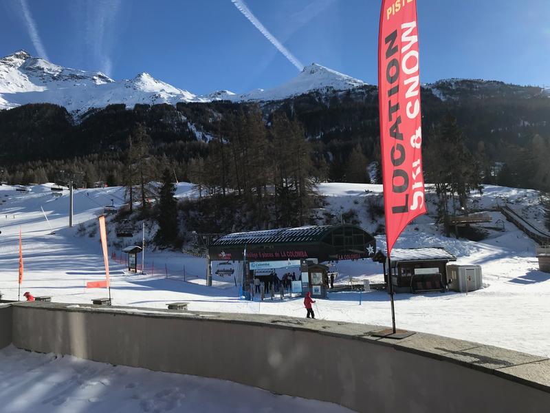 Départ du télésiège du Colomba juste devant le magasin