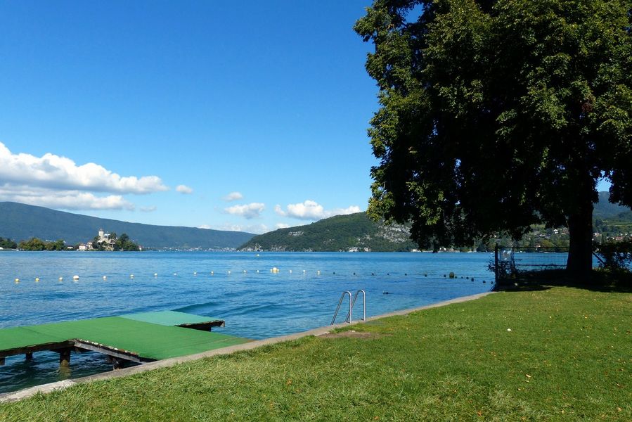 La plage d'Espace Lac à Talloires