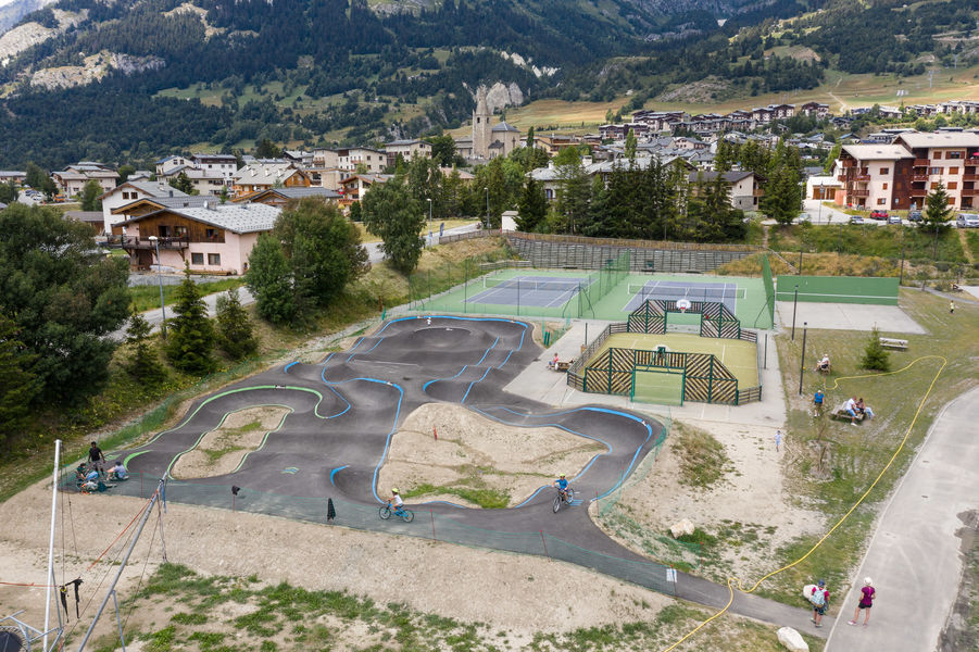 Vue d'ensemble base de loisirs de La Buidonnière à Aussois