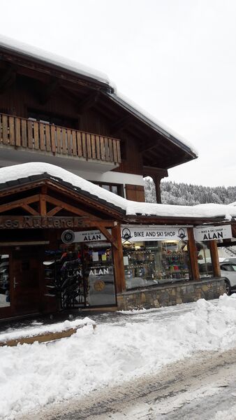 alan shop morzine