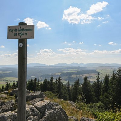 Vue depuis le sommet du puy de Mathonière