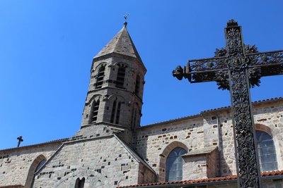 Collégiale_Saint_Médard_Saugues_côté