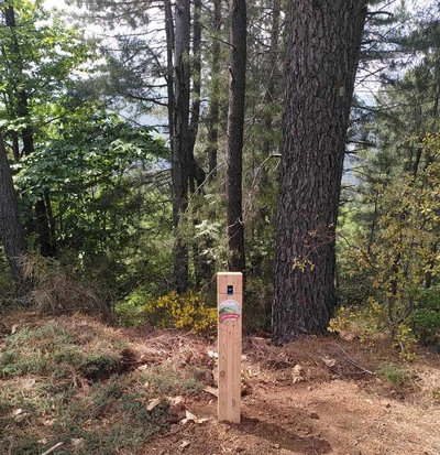 Borne des jeunes volcans d'Ardèche à Jaujac, crédit F Chifflet/PNRMA