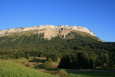 Le glissement : la zone d'arrachement et les buttes