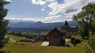Château de Verdun, avec les vignes sur la gauche