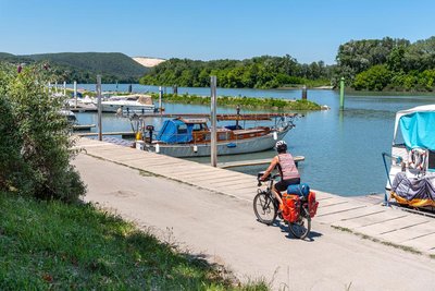 Viarhôna le long du port de Viviers