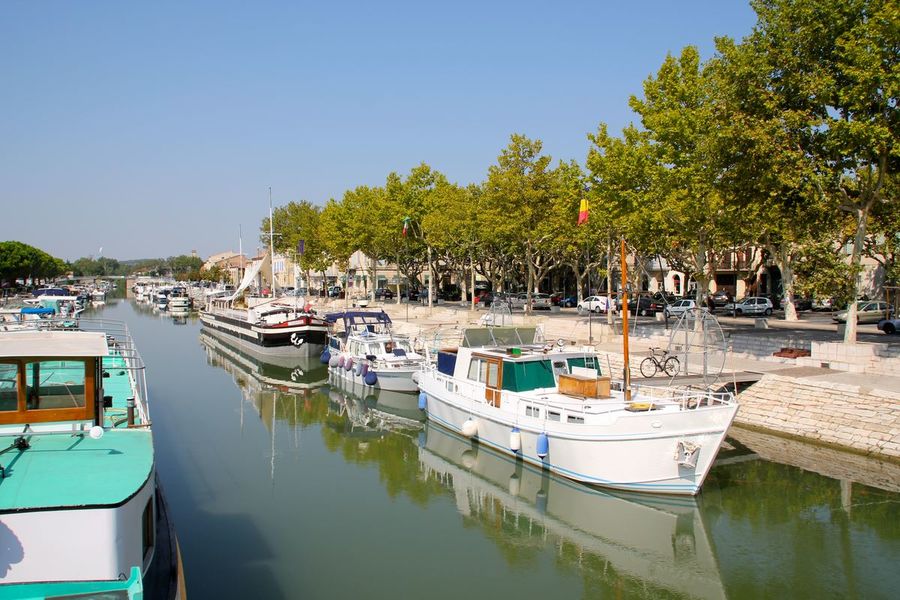 Le port de plaisance de Beaucaire