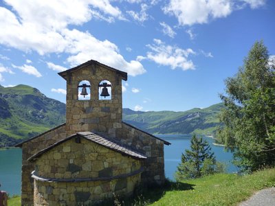 Lac de Roselend et sa chapelle