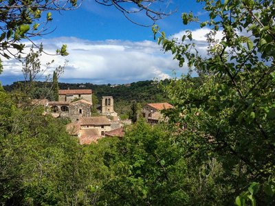 Vue panoramique du village de Naves