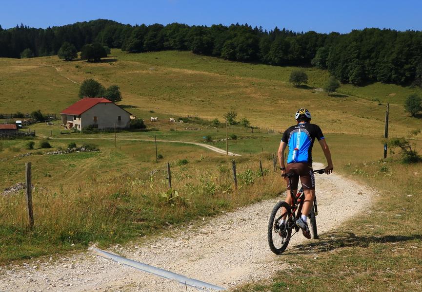 Circuit VTT 12 les Plans d'Hotonnes Plateau de Retord - Bugey Sud