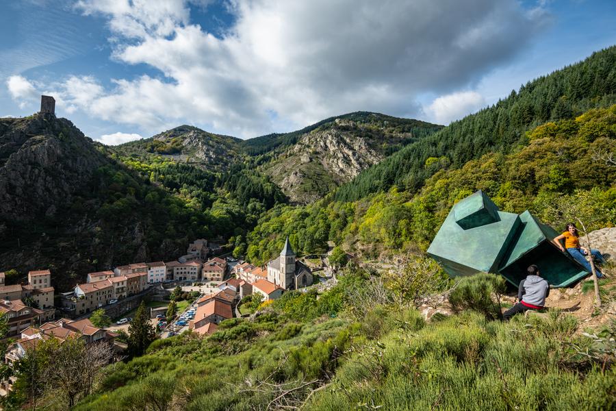 Vue du village depuis l'oeuvre du partage des eaux