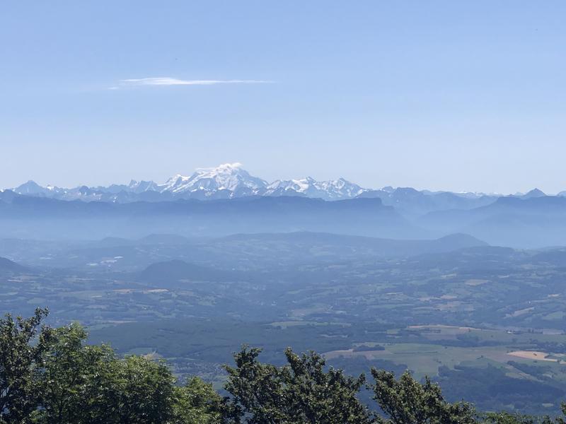 Panorama sur les Alpes et le Mont Blanc depuis le Crêt du Nu