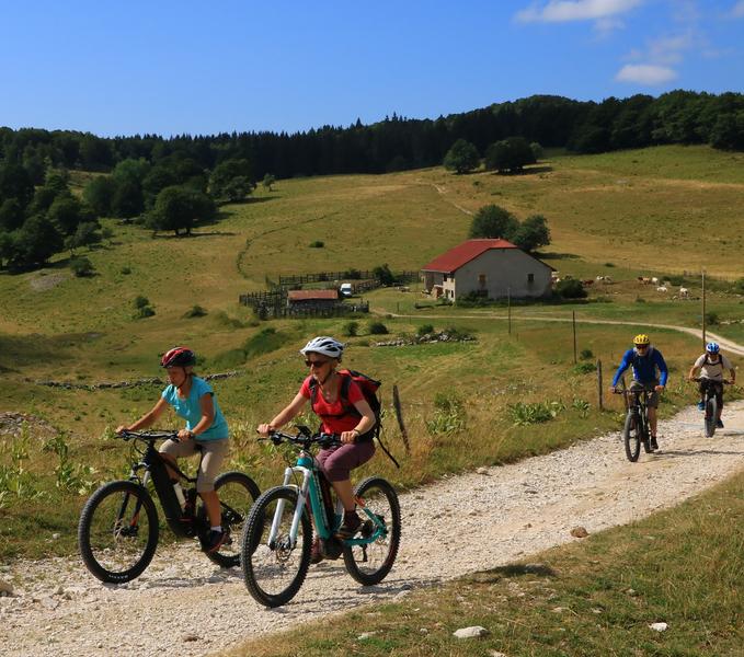 Circuit VTT 13 les Plans d'Hotonnes Plateau de Retord - Bugey Sud