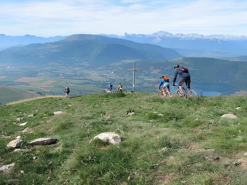 Cyclistes à la Croix de Gouret