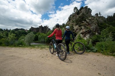 VTT dans les gorges de l'Allier