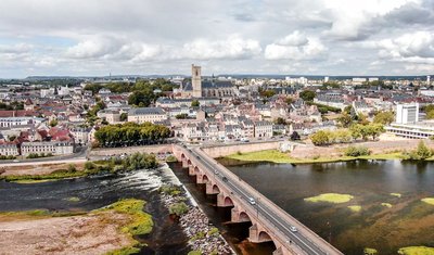 Le Pont de Loire, départ de la Via Allier